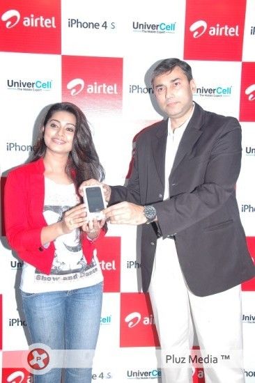 Sneha at Airtel Iphone Launch - Pictures | Picture 130408